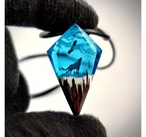 گردنبند مردانه چوب و رزین شبتاب